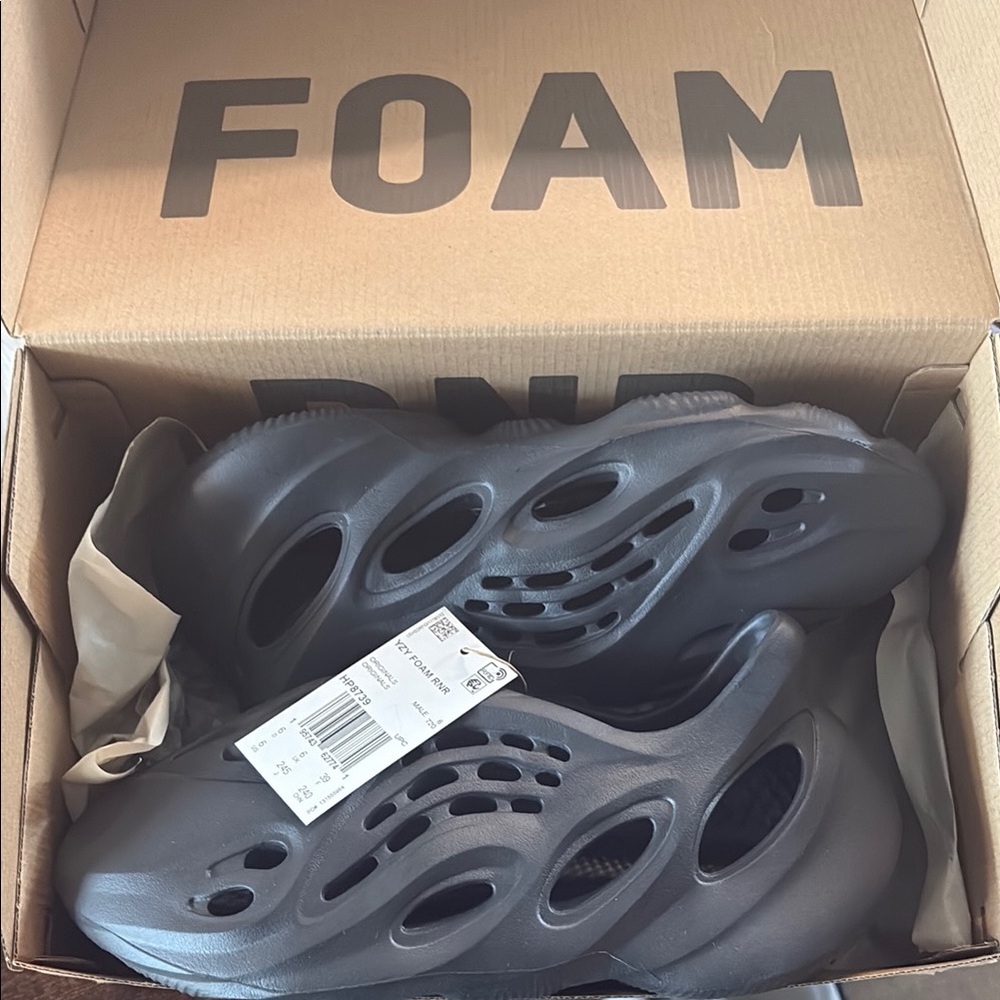 Yeezy Foam Runner Black